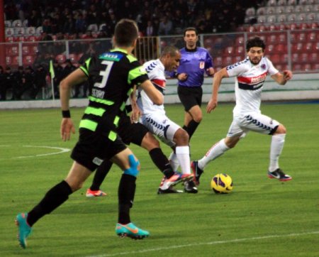 Mersin İdman Yurdu: 2 - Akhisar Belediyespor: 1 (İlk yarı)