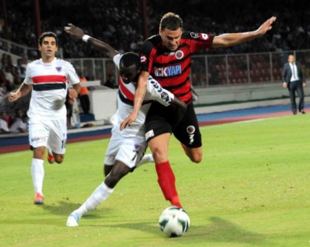 Mersin İdmanyurdu: 0 - Gençlerbirliği: 1 (İlk yarı)