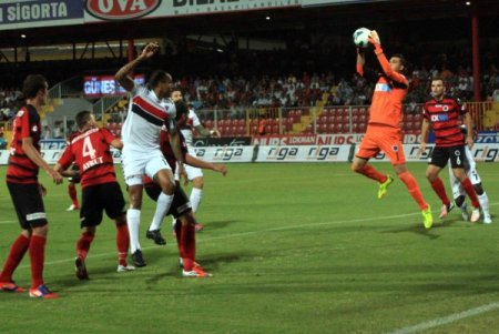 Mersin İdmanyurdu: 0 - Gençlerbirliği: 1 (İlk yarı)