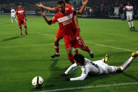 Mersin İdmanyurdu: 0 - Medikal Park Antalyaspor: 2 (ilk yarı)