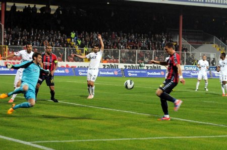 Mersin İdmanyurdu-Kasımpaşaspor: 0-1 (İlk yarı)