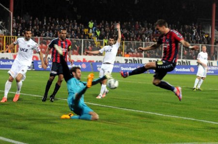 Mersin İdmanyurdu-Kasımpaşaspor: 0-1 (İlk yarı)