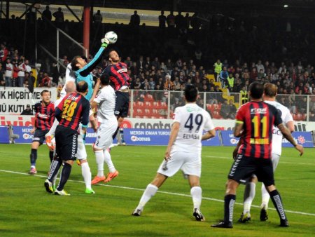 Mersin İdmanyurdu-Kasımpaşaspor: 0-1 (İlk yarı)