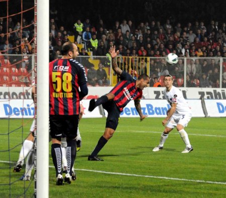 Mersin İdmanyurdu-Kasımpaşaspor: 0-1 (İlk yarı)