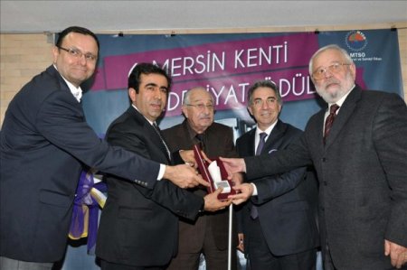 Mersin Kenti Edebiyat Ödülü Ahmet Oktay'a verildi