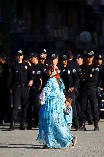 Mersin Polisinden Çocuklara Nevruz Hediyesi
