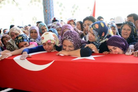 Mersin şehidini dualarla uğurladı