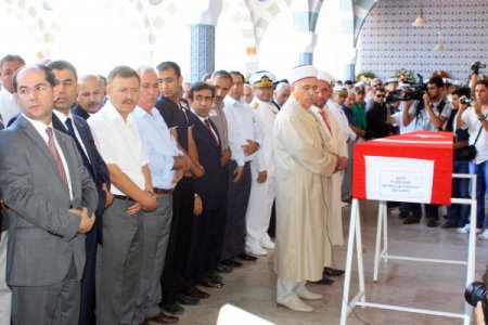 Mersin şehidini dualarla uğurladı