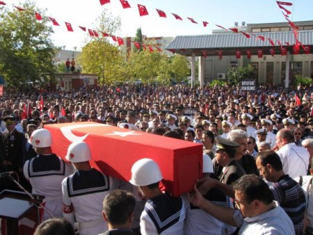 Mersin şehidini uğurladı