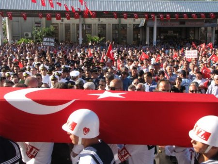 Mersin şehidini uğurladı