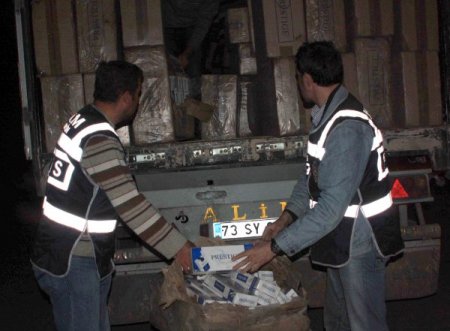 Mersin'de 10 bin şişe sahte içki, 200 bin paket kaçak sigara ele geçirildi
