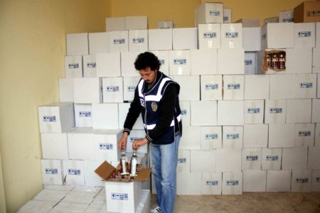 Mersin’de 18 Bin Şişe Sahte Rakı Ele Geçirildi