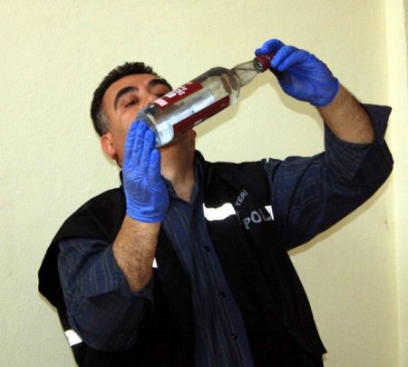 Mersin’de 18 Bin Şişe Sahte Rakı Ele Geçirildi