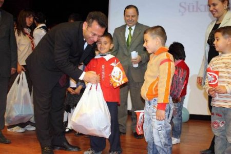 Mersin'de 917 Çocuğa Oyuncak Dağıtıldı