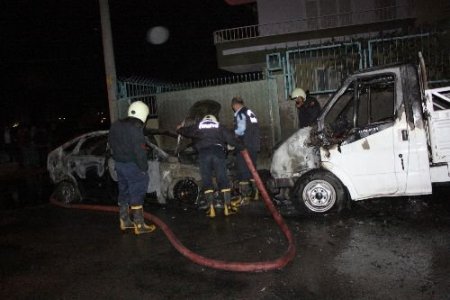 Mersin'de Alevli Gece: Kundaklanan Otomobiller Alev Alev Yandı