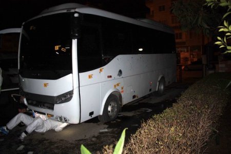 Mersin'de Çevik Kuvvet Servisine Kaleşnikoflu Saldırı
