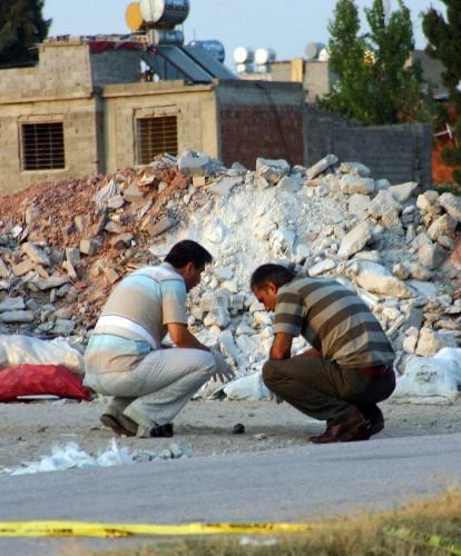 Mersin'de Çocuklar El Bombası Buldu