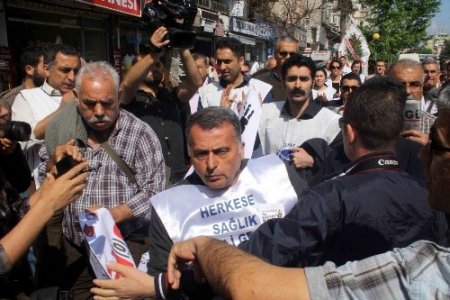 Mersin'de eylemcilerle polis arasında arbede çıktı