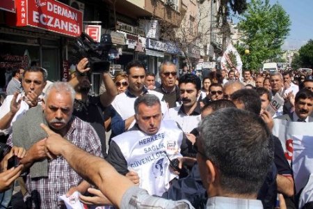 Mersin'de eylemcilerle polis arasında arbede çıktı