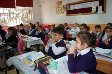 Mersin'de okul sütü dağıtımına başlandı