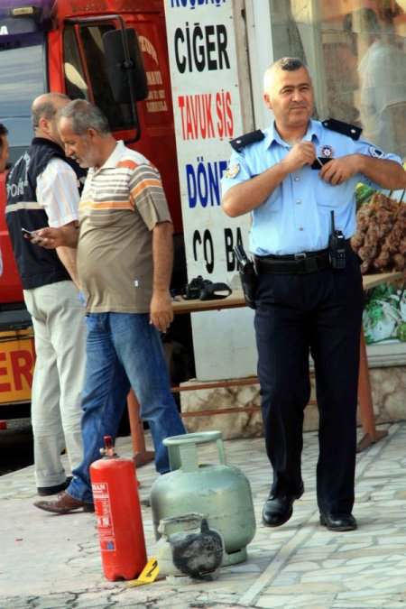 Mersin’de Otele Piknik Tüpüne Sarılmış Bombalı Saldırı
