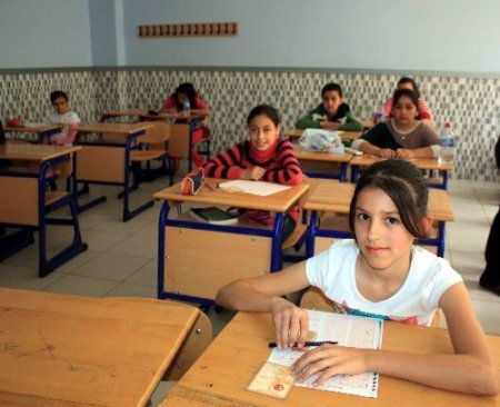 Mersin'de Peygamberimiz'in (sav) hayatını okuma yarışmasına 55 bin kişi katıldı