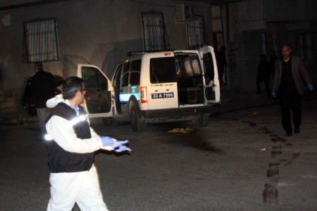 Mersin'de polis ekiplerine pompalı saldırı: 2 yaralı