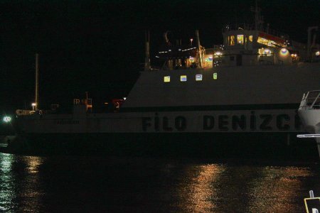 Mersin'de rüzgar TIR'ı denize uçurdu