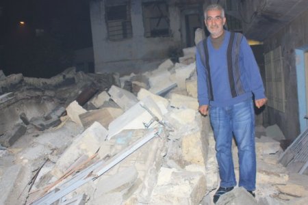 Mersin’de terk edilmiş iki katlı bina çöktü