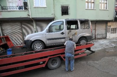 Mersin'de Terör Örgütü Yandaşları Polis Aracını Yaktı: 3 Polis Yaralı