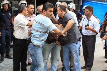 Mersin'de zam protestosunda arbede: 12 göz altı