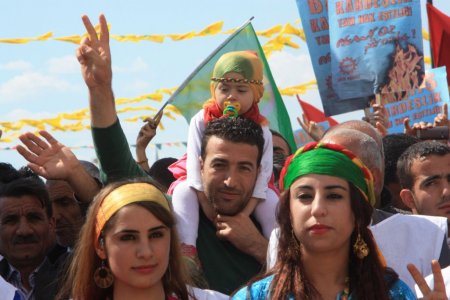 Mersin'deki Nevruz kutlamalarında Öcalan posterleri açıldı