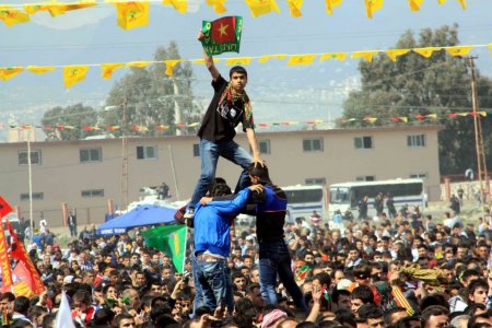 Mersin'deki Nevruz kutlamalarında Öcalan posterleri açıldı
