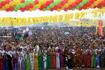 Mersin'deki Nevruz kutlamalarında Öcalan posterleri açıldı