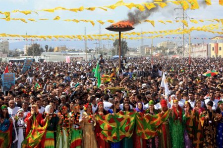Mersin'deki Nevruz kutlamalarında Öcalan posterleri açıldı