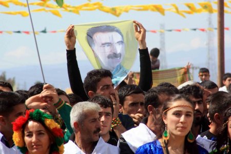 Mersin'deki Nevruz kutlamalarında Öcalan posterleri açıldı
