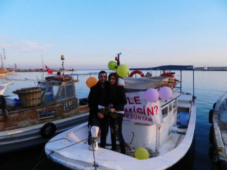 Mersinli kız, gün batımındaki romantik evlilik teklifine 'evet' dedi