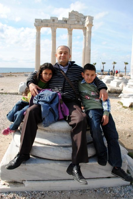 Mersinli Yıldız kardeşler ödevlerini Side'de yaptı