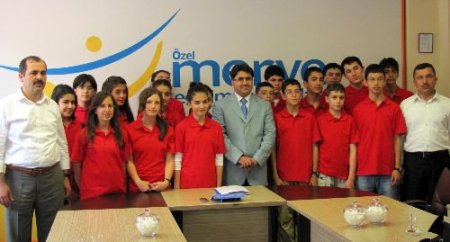 Merve Eğitim Kurumları'ndan 22 Öğrenci Sbs'de 500 Tam Puan Aldı