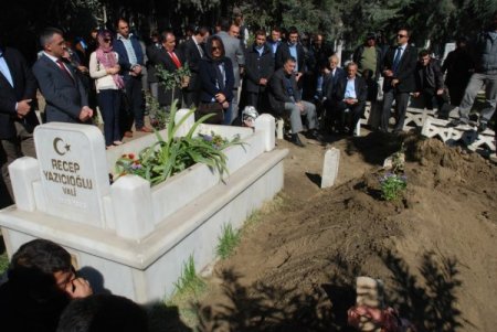 Meryem Yazıcıoğlu, 'Halkın Valisi' Eşinin Yanına Defnedildi