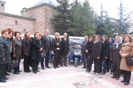 Merzifon’da 13 engelliye araç dağıtıldı