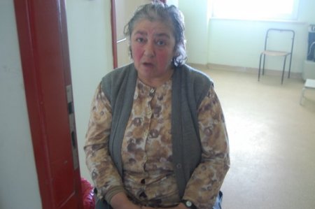 Merzifon'da 60 yaşındaki kadının evinden 3 kamyon çöp çıkarıldı