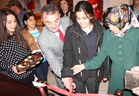 Merzuka Çelik kişisel sergisini açtı