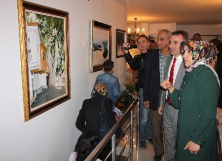 Merzuka Çelik kişisel sergisini açtı