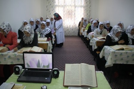 Mesai kısıtlaması kalktı, isteyene her saat Kur'an eğitimi veriliyor