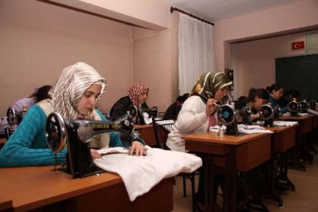 Meslek Eğitim Kurslarında 4 Yılda 50 Bin Kişi Meslek Sahibi Oldu
