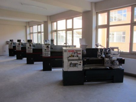Meslek liseli öğrenciler yeni makinelerle piyasaya hazır olarak atılacak