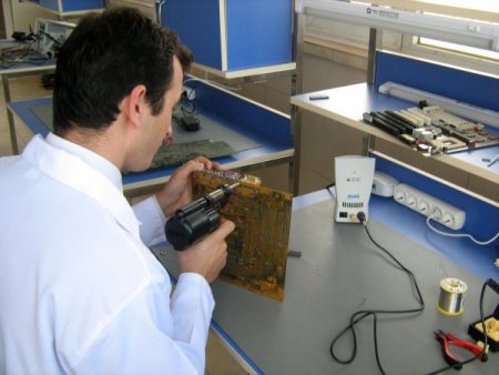 Meslek lisesi mezunlarına laptop ve LCD tamir kursu verilecek