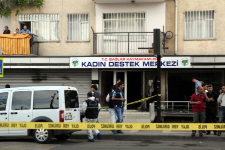 Mesleki Eğitim Alan 300 Kadını Yakmak İstediler