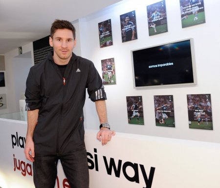 Messi, kendi adına kurulan serginin açılışını gerçekleştirdi